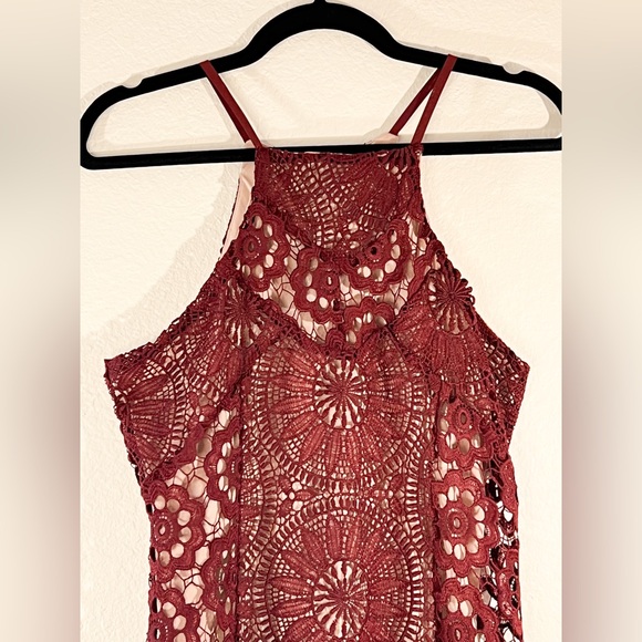 NWOT Francesca’s Maroon Lace Cocktail Dress, Size Small - Picture 3 of 13